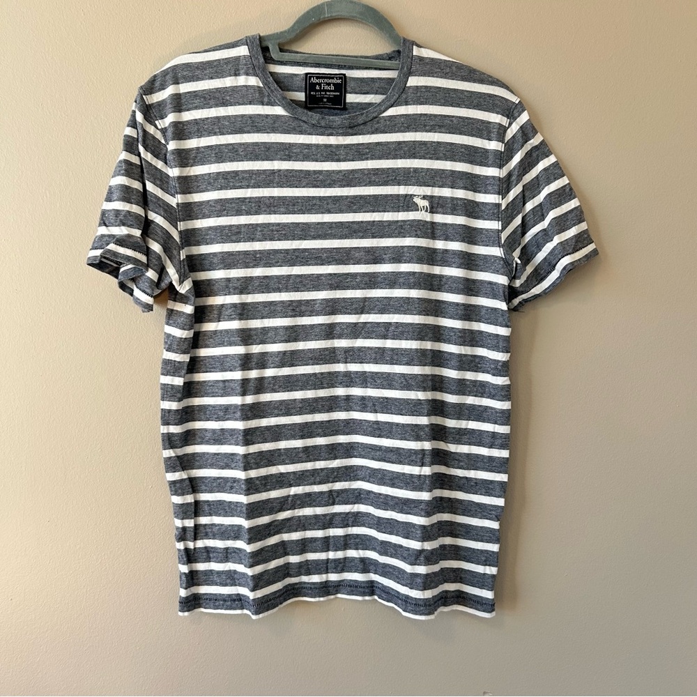 Bundle Gray Striped + Burgundy striped Abercrombie and Fitch T-shirts bundle